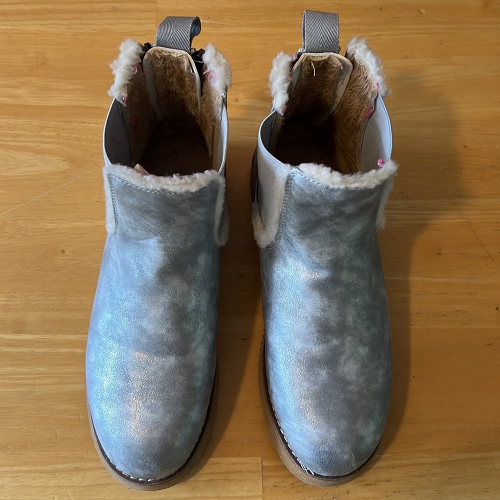 Boots - Picture 2 of 6